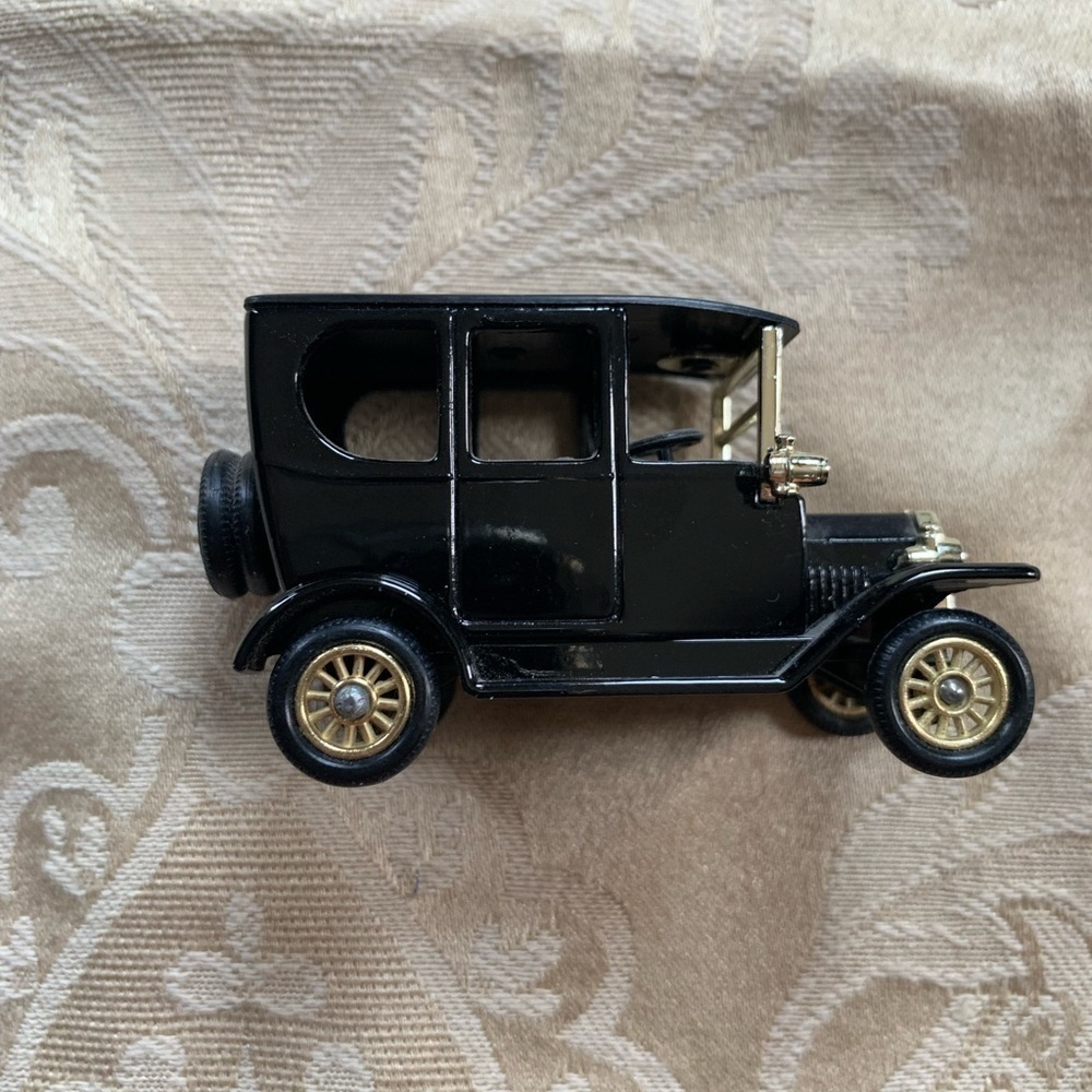 Days Gone by LLedo PLC Model T Playing Car